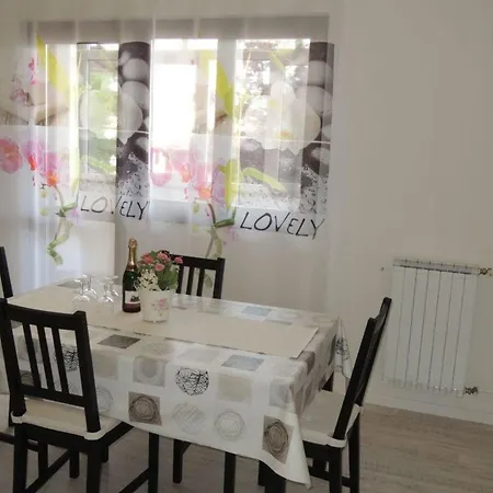 Apartment Ferienwohnung Rosmarin Mit Pool In Poreč