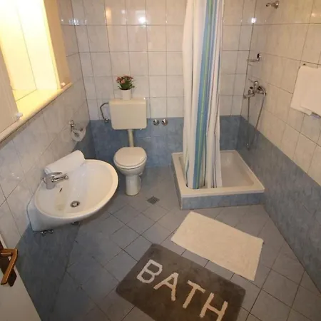 Apartment Ferienwohnung Rosmarin Mit Pool In Poreč