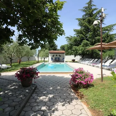Apartment Ferienwohnung Rosmarin Mit Pool In Poreč