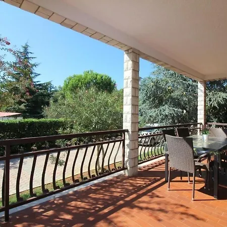 Apartment Ferienwohnung Rosmarin Mit Pool In Poreč