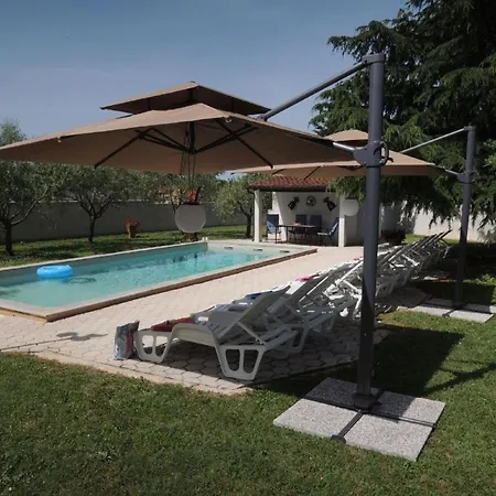 Apartment Ferienwohnung Rosmarin Mit Pool In Porec